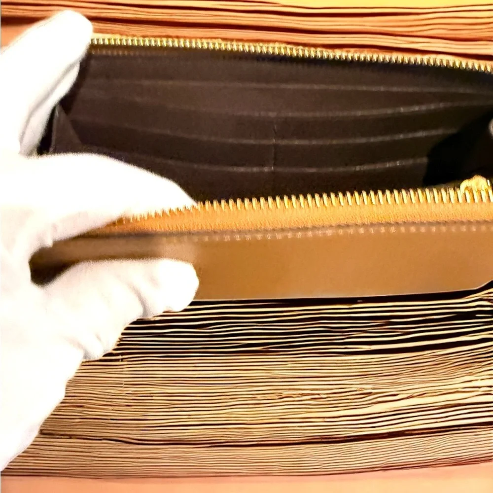 Louis Vuitton Articles De Voyage Veau Soie Lena Calfskin Camel Zippy Wallet - Picture 7 of 10